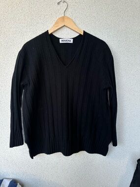Roucha Merino Wool V-Neck Ribbed Sweater in Black, Size Small